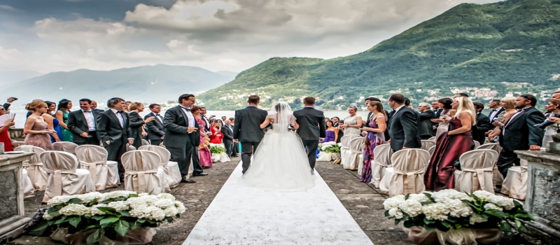 Make your wedding memories remarkable in the magical panoramas of Italy
