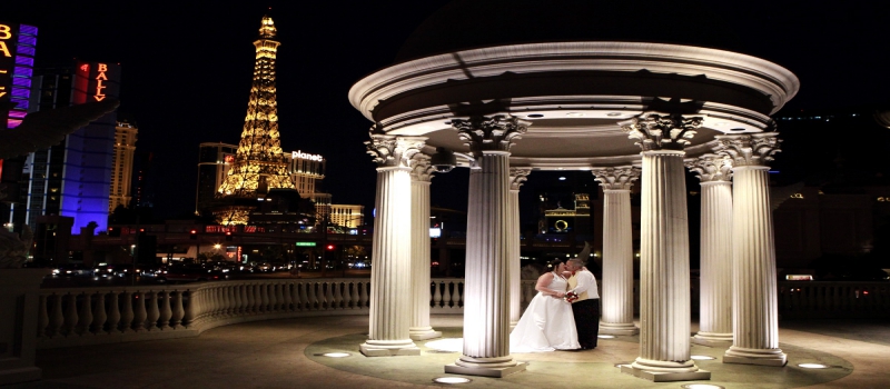 Plan a grandiose wedding in the stunning outdoor and indoor venues of Las Vegas
